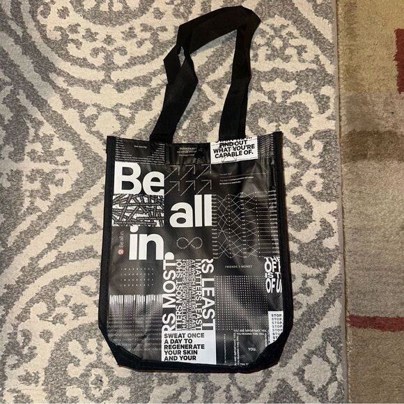 NEW Lululemon Holiday Reusable Shopping Gift Bag Tote Logo - Picture 1 of 3